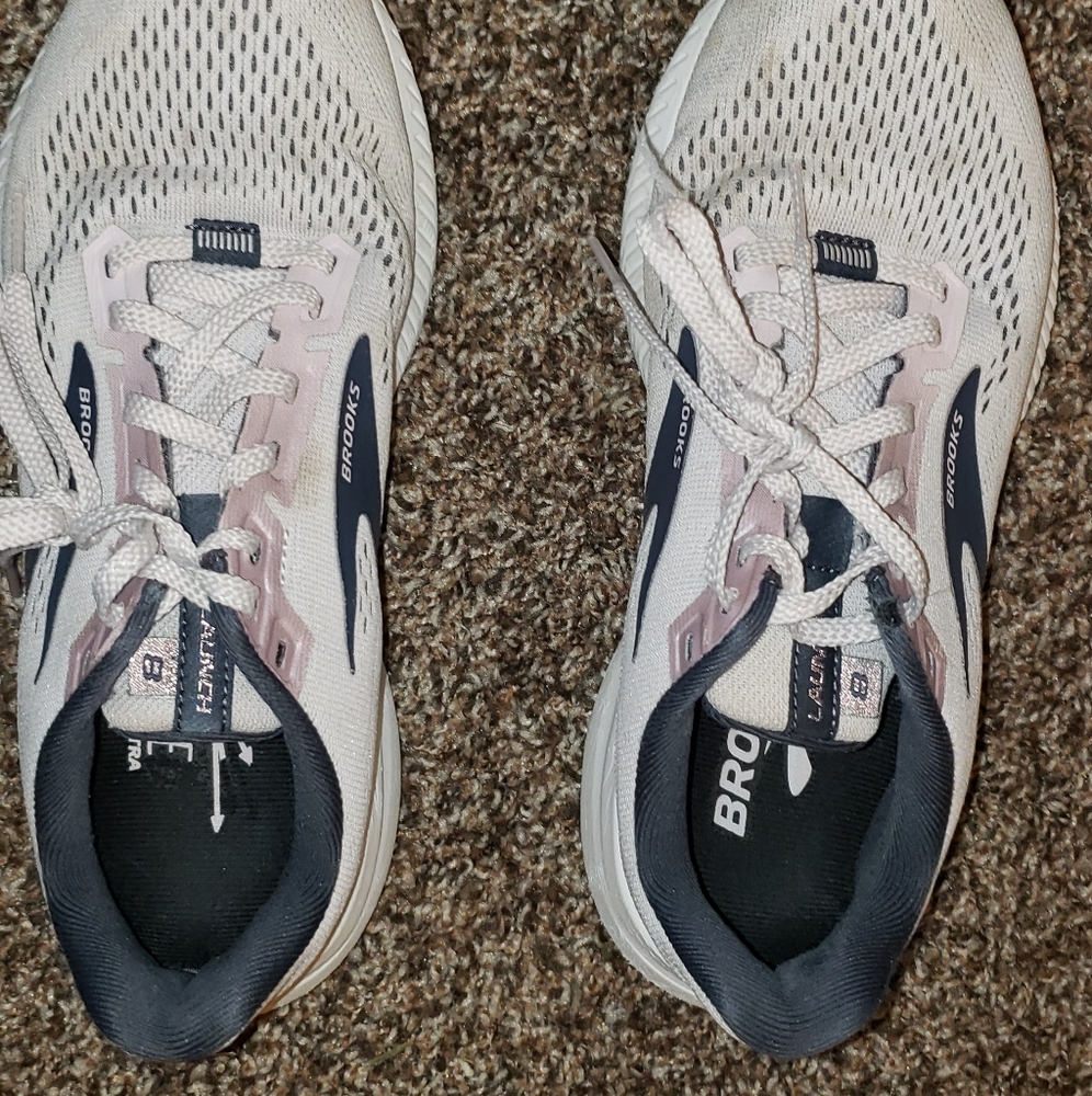 Brooks tennis shoes